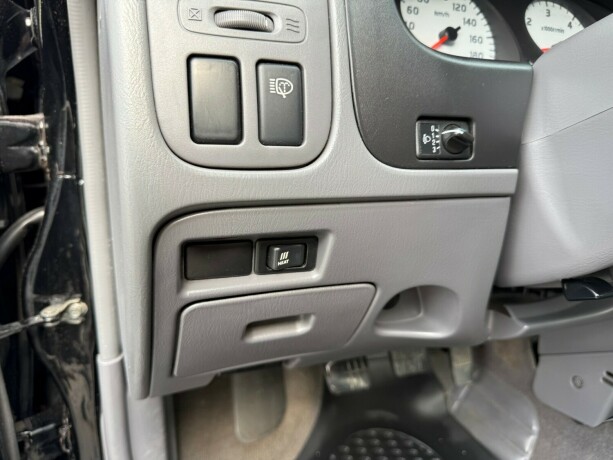 nissan-king-cab-diesel-2011-big-15