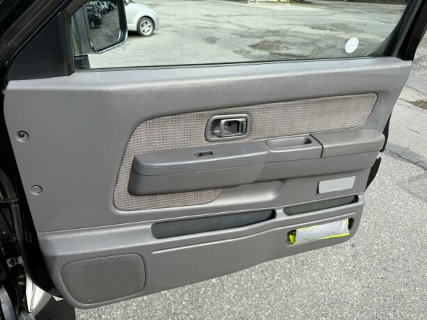 nissan-king-cab-diesel-2011-big-20