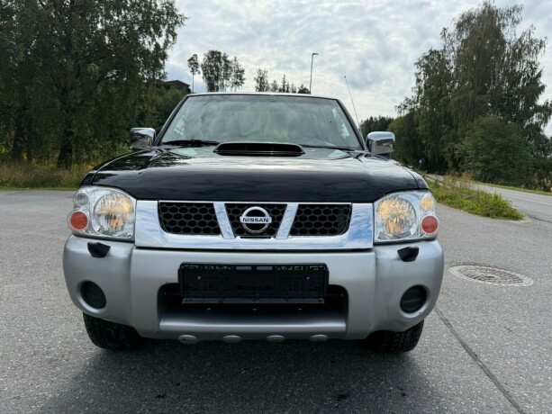 nissan-king-cab-diesel-2011-big-9