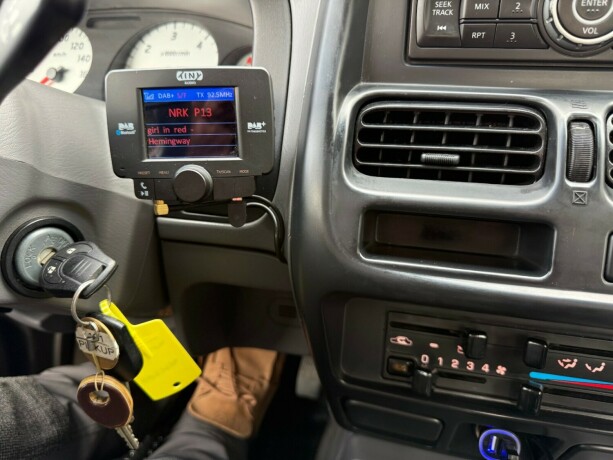 nissan-king-cab-diesel-2011-big-12