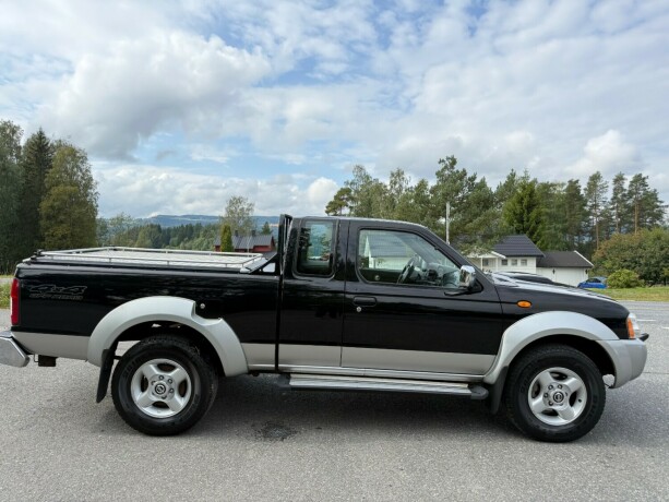 nissan-king-cab-diesel-2011-big-7
