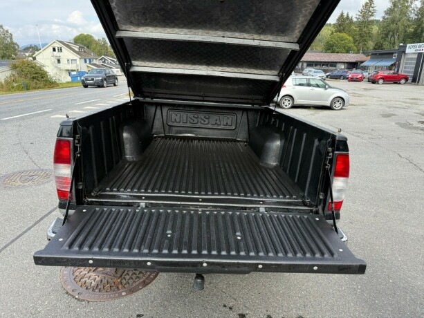 nissan-king-cab-diesel-2011-big-24