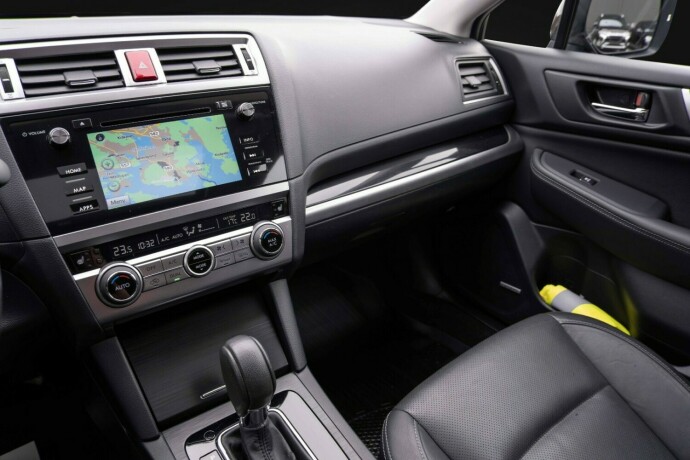 subaru-outback-bensin-2017-big-16