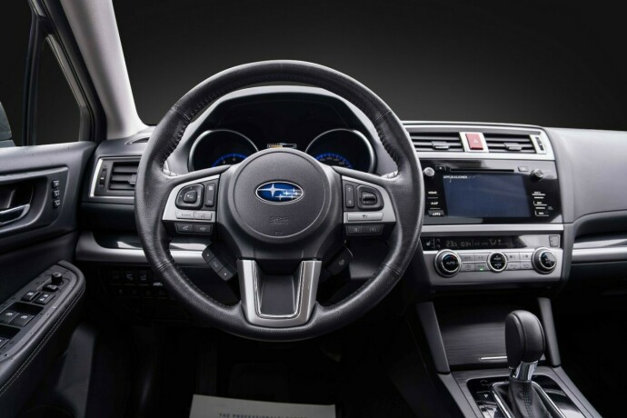 subaru-outback-bensin-2017-big-33