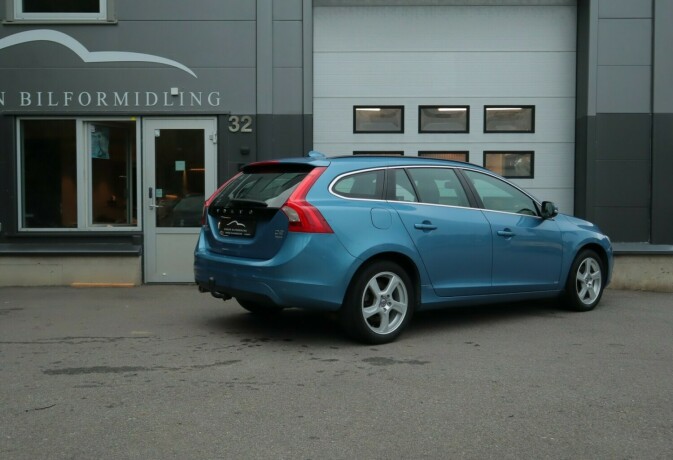 volvo-v60-diesel-2013-big-1