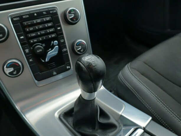 volvo-v60-diesel-2013-big-12