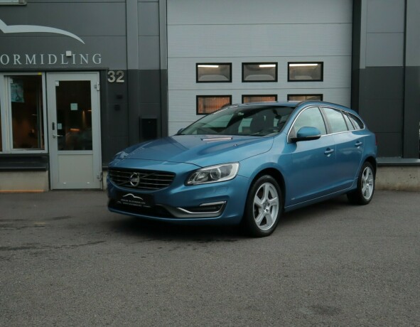 volvo-v60-diesel-2013-big-0