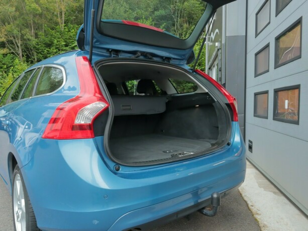 volvo-v60-diesel-2013-big-16