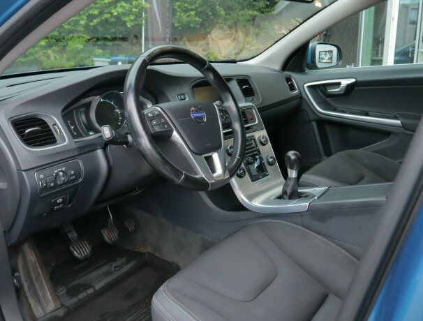 volvo-v60-diesel-2014-big-7