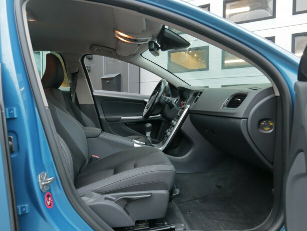 volvo-v60-diesel-2013-big-9