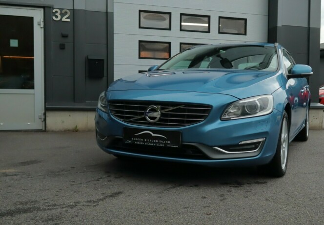 volvo-v60-diesel-2013-big-2