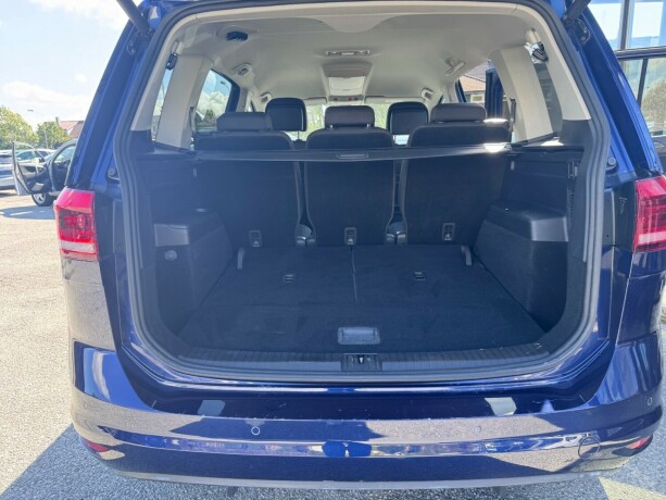 volkswagen-touran-bensin-2020-big-13