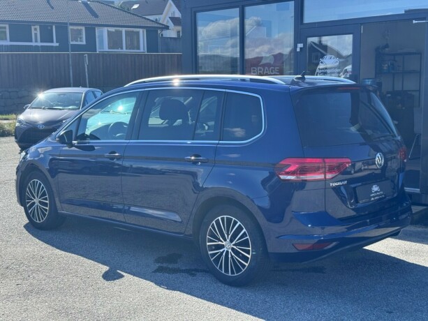 volkswagen-touran-bensin-2020-big-2