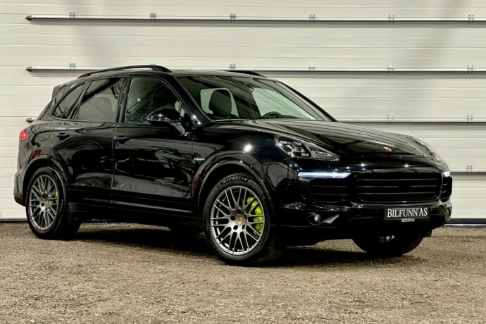 porsche-cayenne-elektrisitetbensin-2017-big-0