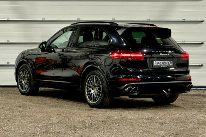 porsche-cayenne-elektrisitetbensin-2017-big-3