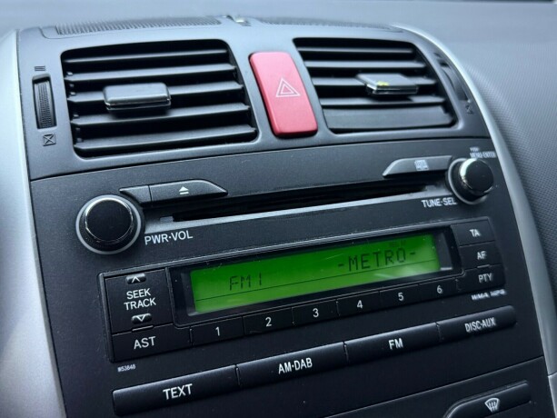 toyota-auris-bensin-2011-big-17