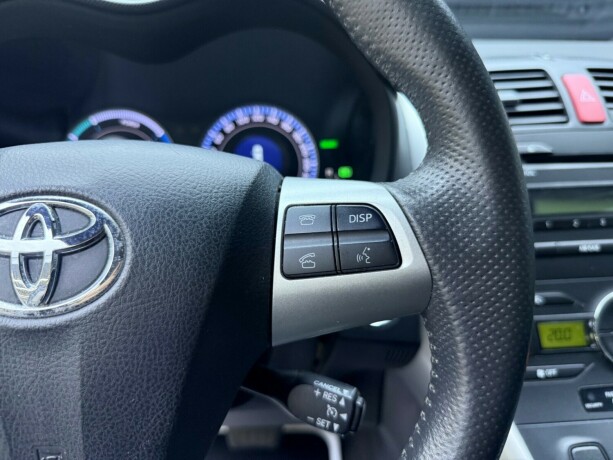 toyota-auris-bensin-2011-big-14