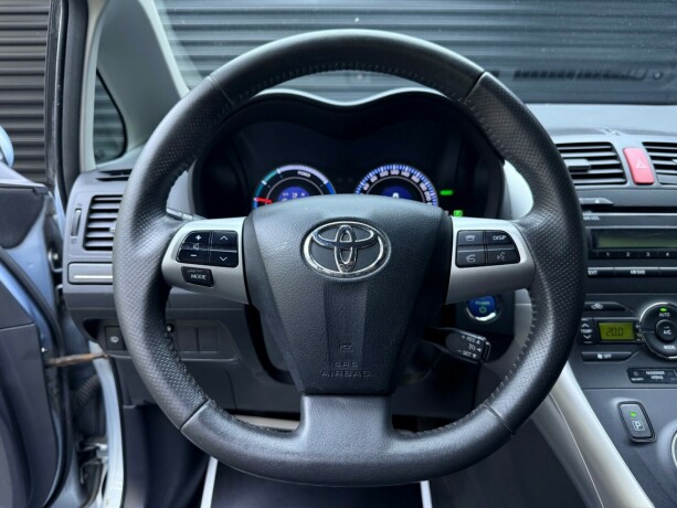 toyota-auris-bensin-2011-big-12