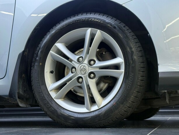 toyota-auris-bensin-2011-big-7