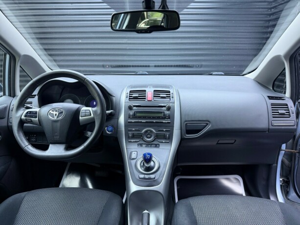 toyota-auris-bensin-2011-big-8
