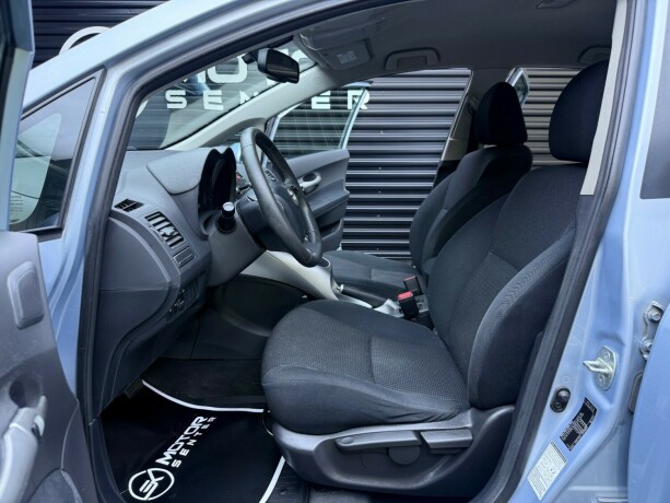 toyota-auris-bensin-2011-big-22