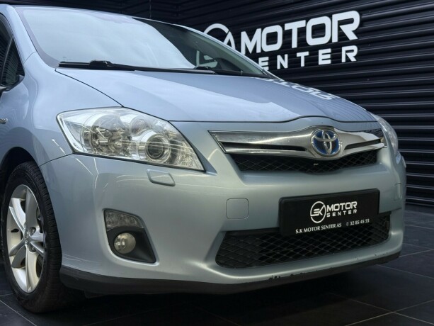 toyota-auris-bensin-2011-big-3