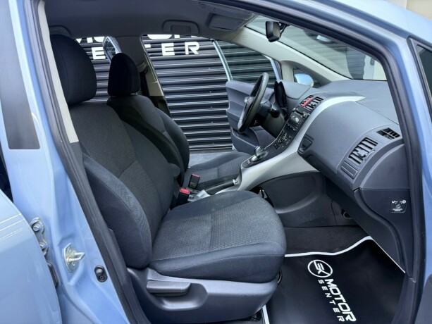 toyota-auris-bensin-2011-big-23