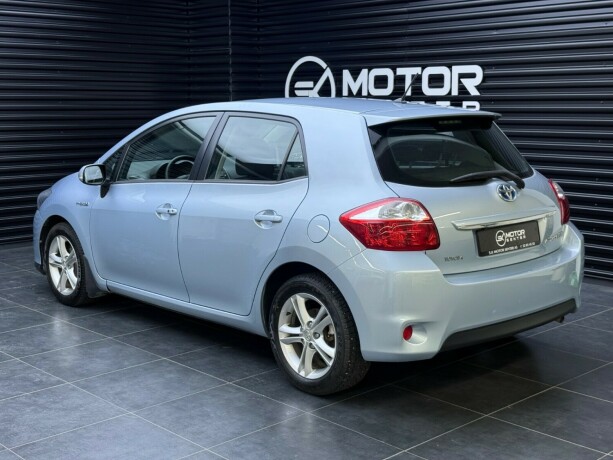 toyota-auris-bensin-2011-big-1