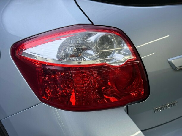 toyota-auris-bensin-2011-big-6