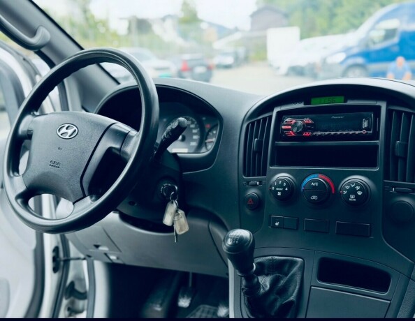 hyundai-h-1-diesel-2013-big-12