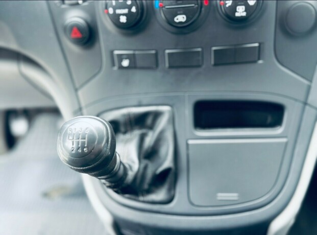 hyundai-h-1-diesel-2013-big-17