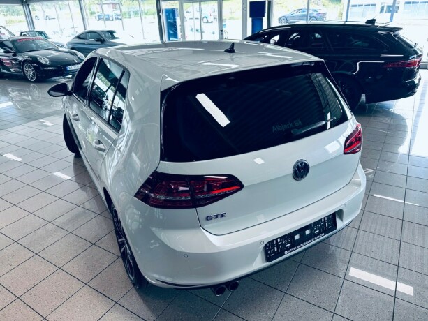 volkswagen-golf-elektrisitetbensin-2016-big-4