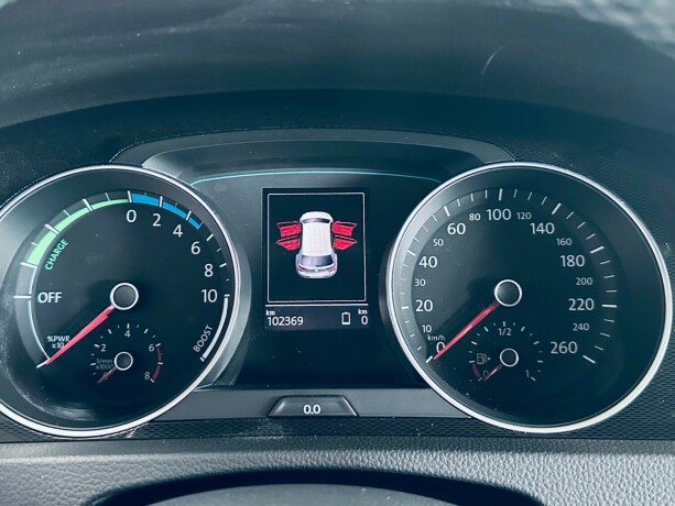 volkswagen-golf-elektrisitetbensin-2016-big-16