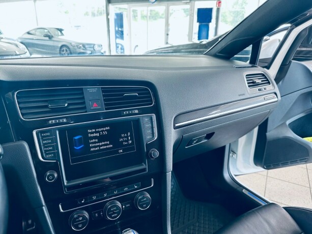 volkswagen-golf-elektrisitetbensin-2016-big-26