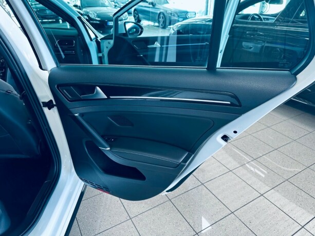volkswagen-golf-elektrisitetbensin-2016-big-30
