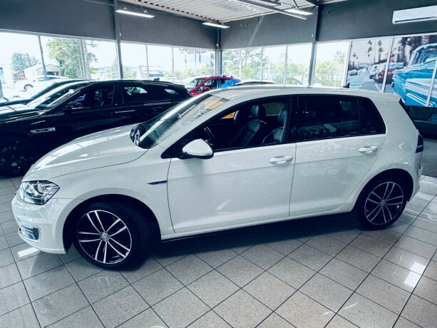 volkswagen-golf-elektrisitetbensin-2016-big-3