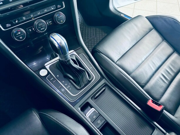 volkswagen-golf-elektrisitetbensin-2016-big-18
