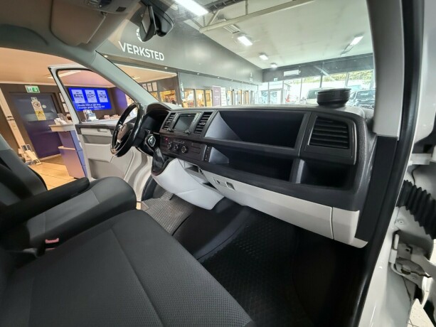 volkswagen-transporter-diesel-2020-big-23