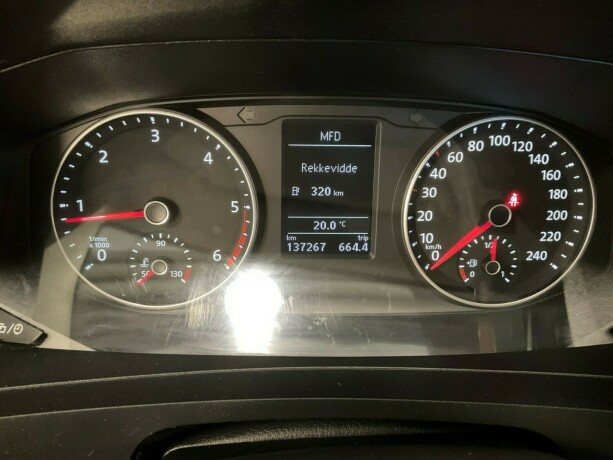 volkswagen-transporter-diesel-2020-big-5