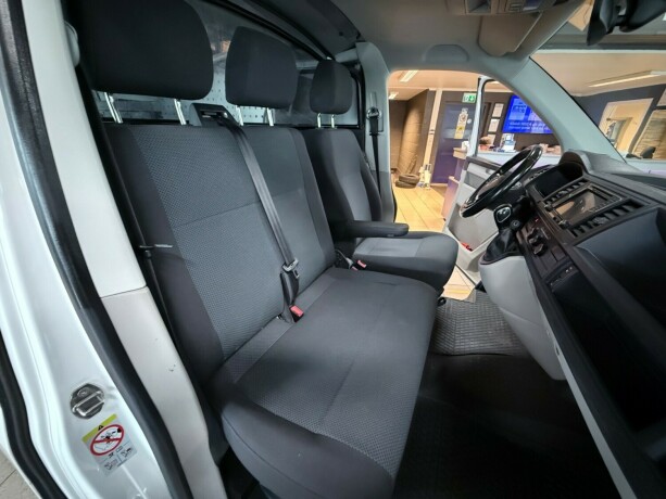 volkswagen-transporter-diesel-2020-big-22