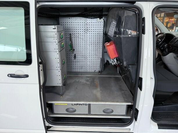 volkswagen-transporter-diesel-2020-big-26