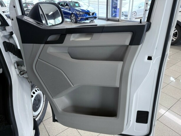 volkswagen-transporter-diesel-2020-big-24