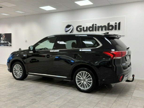 mitsubishi-outlander-elektrisitetbensin-2020-big-4