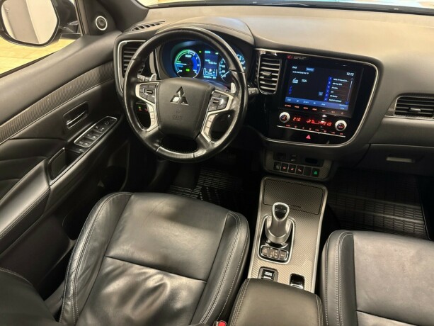 mitsubishi-outlander-elektrisitetbensin-2020-big-12