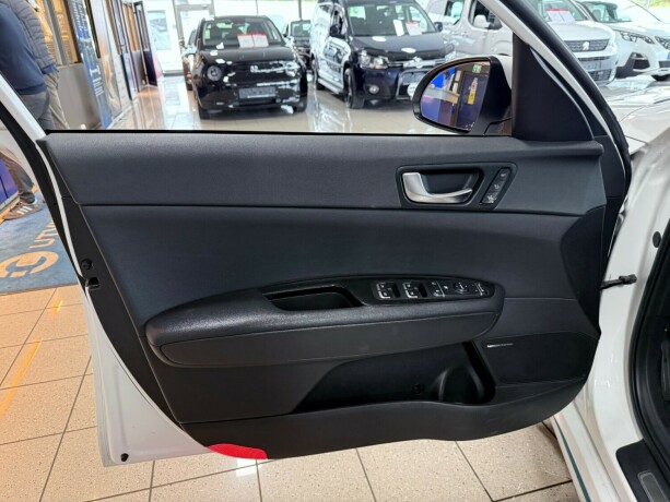 kia-optima-plug-in-petrol-2018-big-10