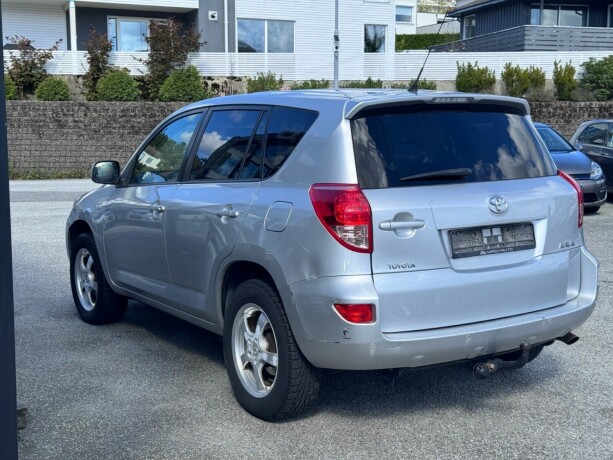 toyota-rav4-diesel-2008-big-4