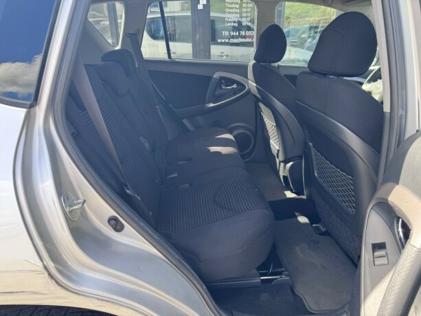 toyota-rav4-diesel-2008-big-10
