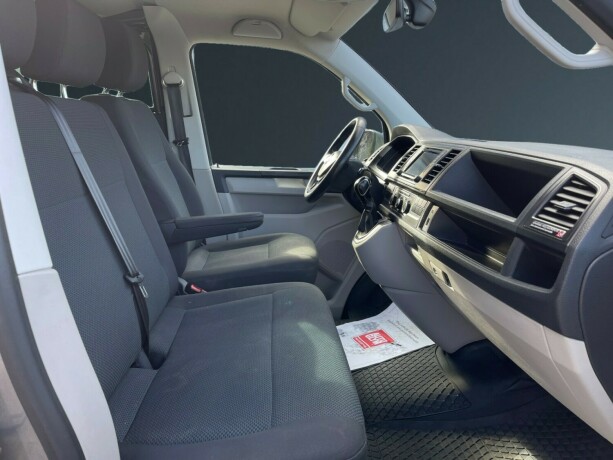 volkswagen-transporter-diesel-2018-big-11