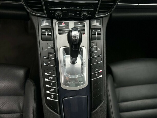porsche-panamera-bensin-2011-big-19