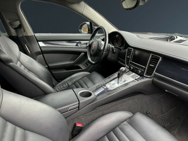 porsche-panamera-bensin-2011-big-13